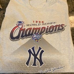 Vintage NY Yankees WS shirt 1998